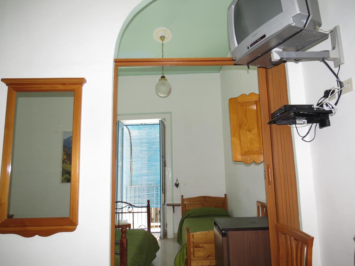 Casa Vittorio B&B Липари Экстерьер фото