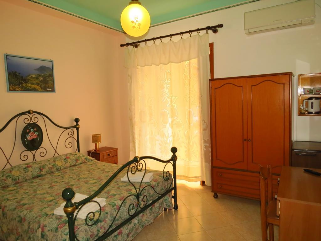Casa Vittorio B&B Липари Номер фото