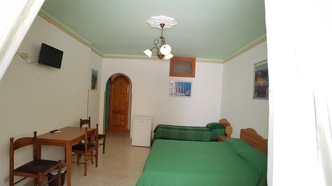Casa Vittorio B&B Липари Экстерьер фото